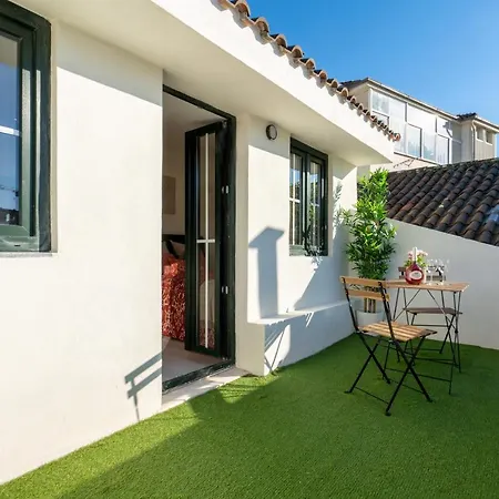 Cheerful Sunny Flat - Historical Center Apartment