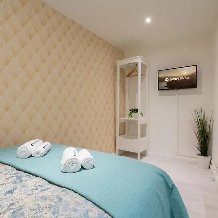 Cheerful Sunny Flat - Historical Center Apartment