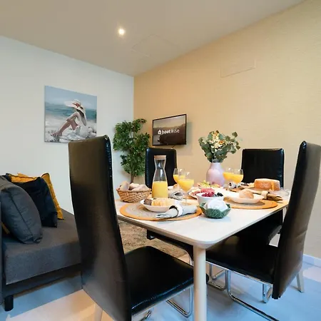 Cheerful Sunny Flat - Historical Center Apartment