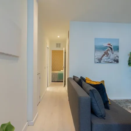 Cheerful Sunny Flat - Historical Center Apartment