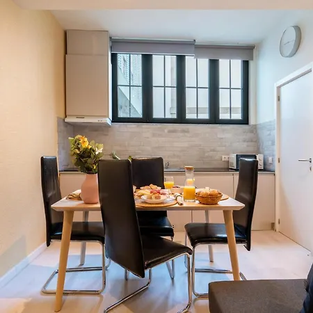 Cheerful Sunny Flat - Historical Center Apartment *