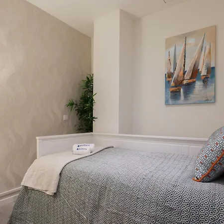 Cheerful Sunny Flat - Historical Center Apartment