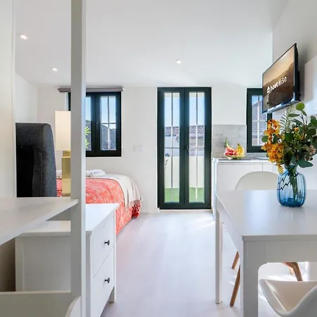 Cheerful Sunny Flat - Historical Center Apartment Porto